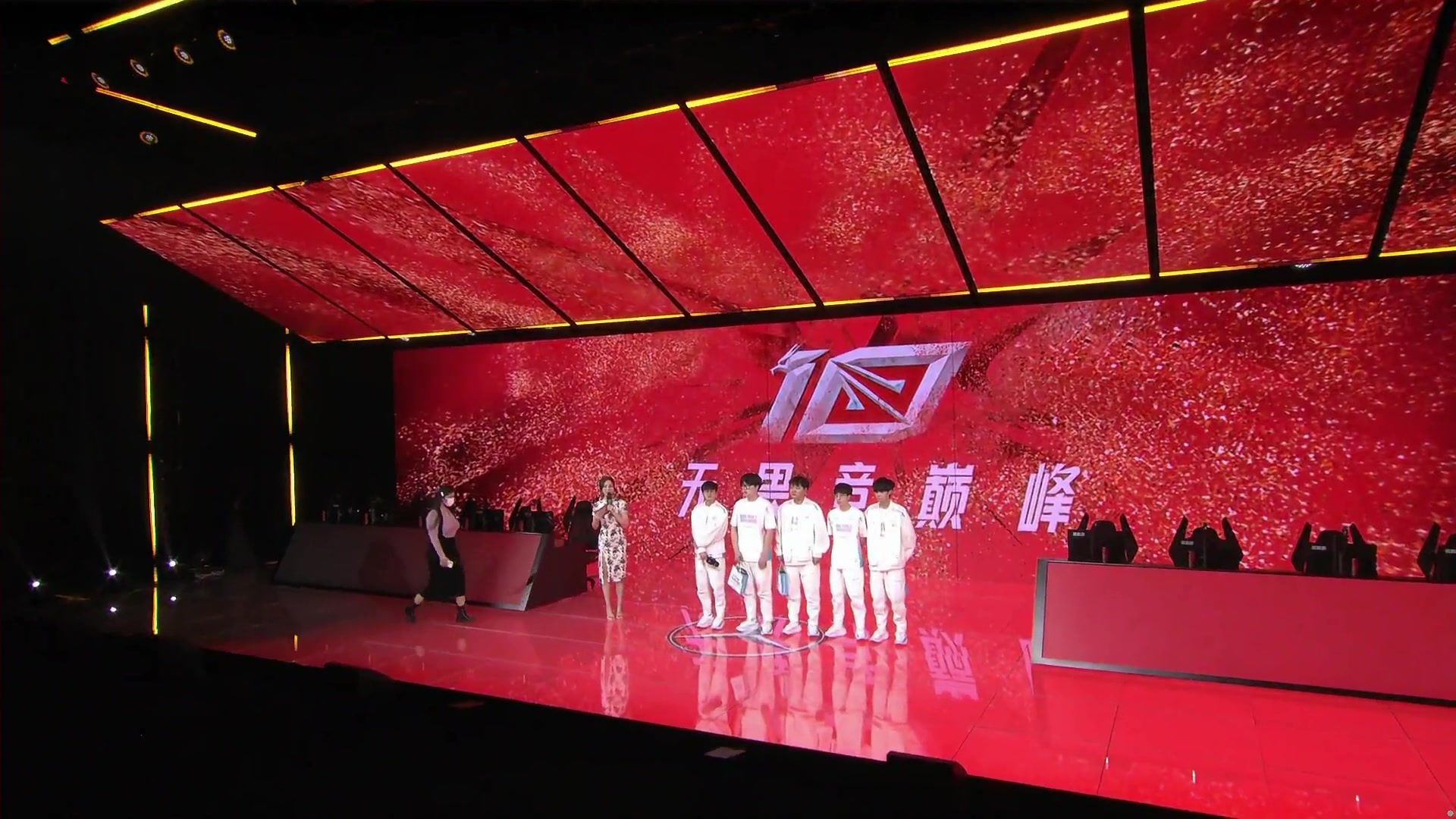 开云-重返赛场引发热议！，Doinb在法国队比赛中比赛规则变更观众掌声雷动的简单介绍