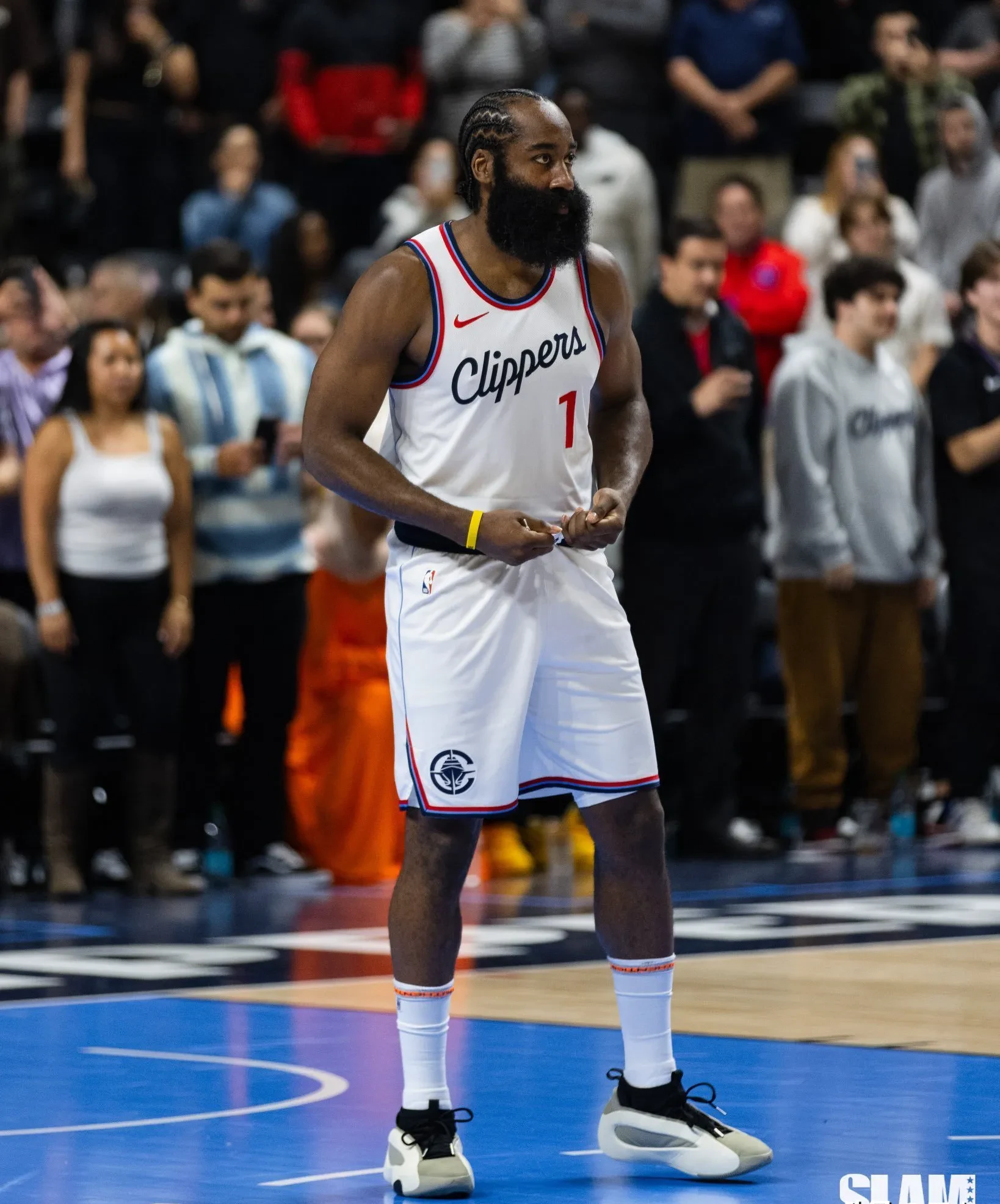 开云体育-关于夺冠首场状态出色，雄鹿观众沸腾！，哈登重返赛场上演精彩一战的信息